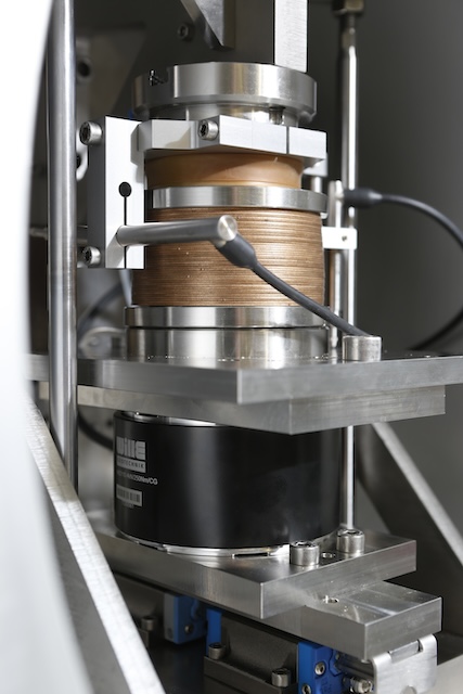 Aparato dinámico de corte simple de presión directa - 4