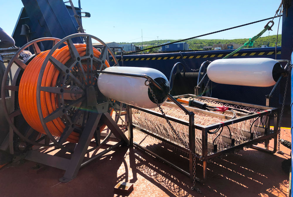 SWS-600 and automatic deck winch, mounted on the deck