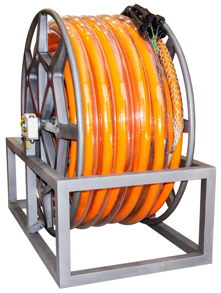 Light deck winch with HV cable