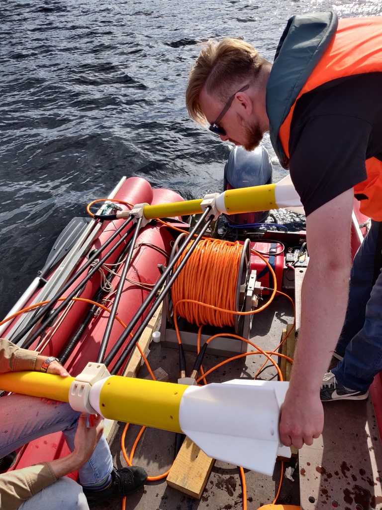 Field tests of parallel gradiometer Marimag with 1.2m spacing between sensors