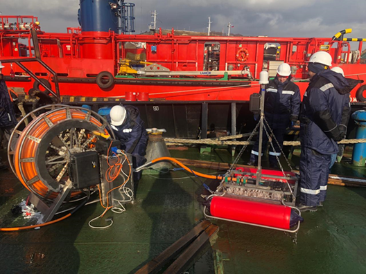 SWS-500 with GPS antenna on deck before the survey. Source is connected to HV power cable, wounded on an automatic winch